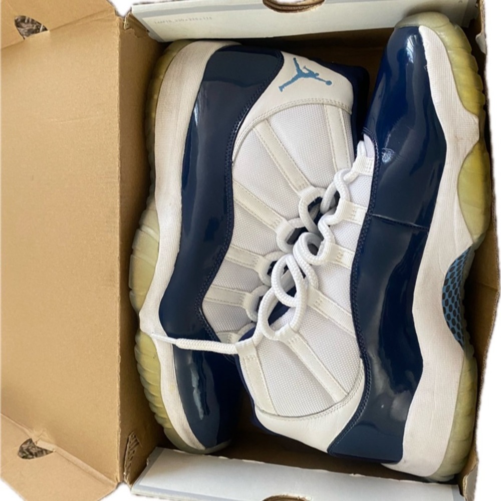 Jordan 11 “Win like 82” Size: 13